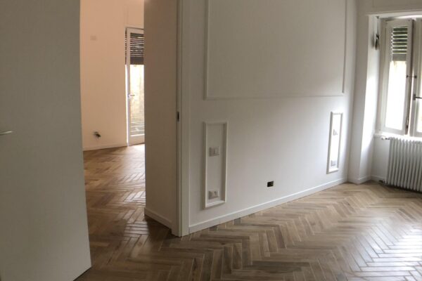 operazione immobiliare Bergamo | frazionamento ufficio e cambio uso in abitativo | bilocale | camera matrimoniale | boiserie | Bergamo