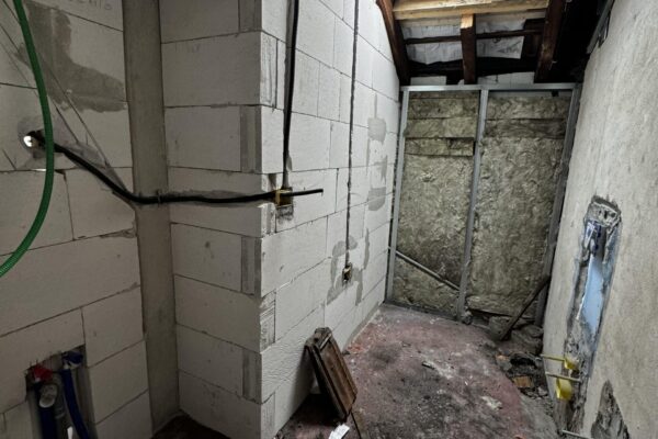 flipping immobiliare | trasformazione di sottotetto in bilocale di desing | via mincio | cantiere