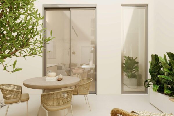 Riqualificazione esterni Operazione immobiliare Patio arredato con area relax