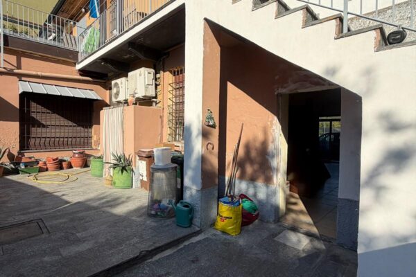 Ristrutturazione di esterni e conversione in appartamenti - Riqualificazione immobiliare